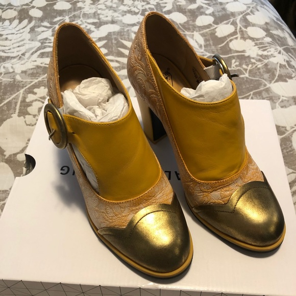 John Fluevog Shoes - John Fluevog, Joyce in Gold, size 8
